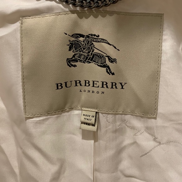 Burberry fit and flare trench coat - Picture 5 of 9